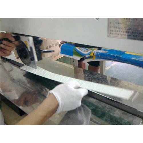 走刀式分板机是否可分切LED灯条,LED铝基板